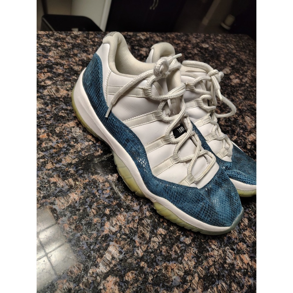 Jordan 11 Retro Low Blue Snakeskin White Navy CD6846-102 Mens 13